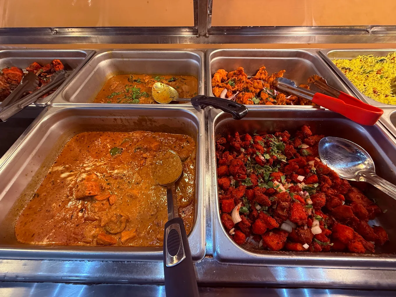 Curry NaanStop weekend lunch buffet counter — 25+ dishes